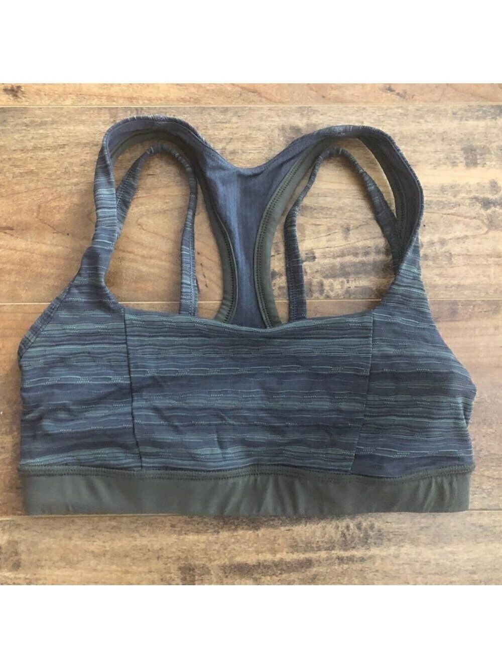 𝅺lululemon Military Green Sports Bra - Size 4